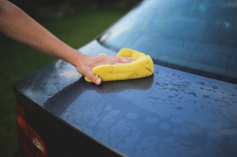 carrosserie-SIX FOURS LES PLAGES-min_cleaning_washing_carwash_sponge_car_auto_hand_man-722705